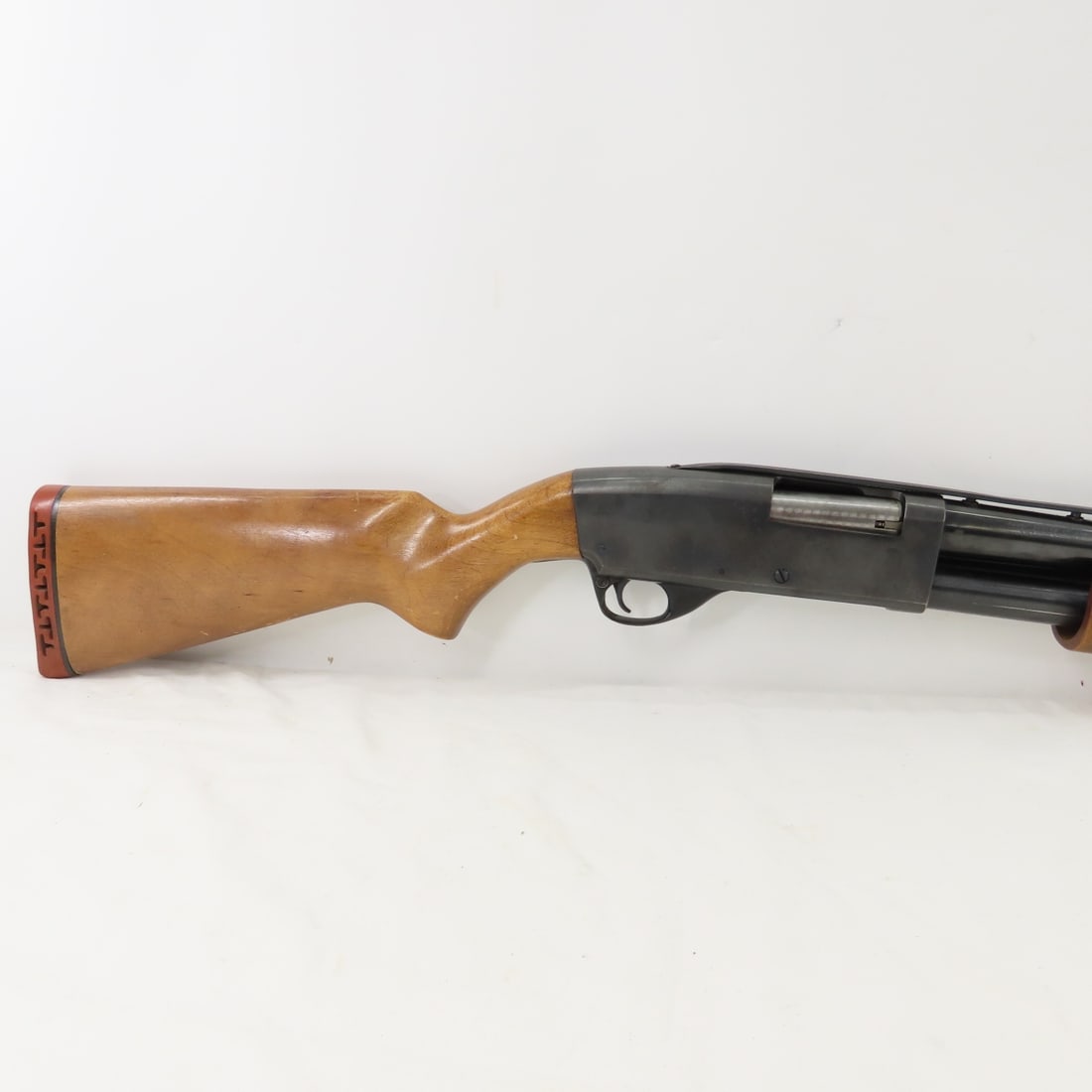 Hiawatha Model 130 VR 12GA Pump Action Shotgun - 2