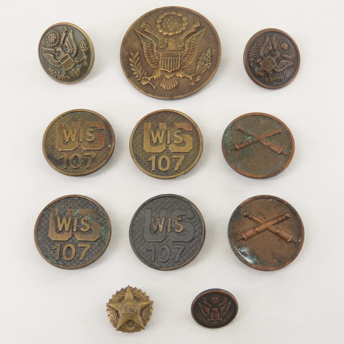 WWI Era US Military Collar Discs, Hat Badge: WWI Era US Military Collar Discs, Hat Badge - Great Seal Visor Hat Badge, 107th Infantry Wisconsin National Guard collar discs, crossed cannons collar discs, uniform buttons, WWI Honorable discharge
