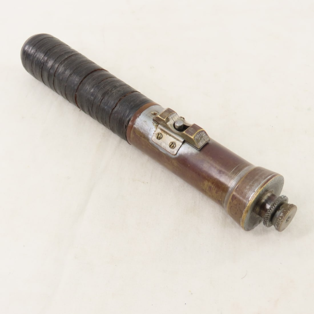 Federal Laboratories Inc Tear Gas Billy Club: Federal Laboratories Inc Tear Gas Billy Club - Last patent date Dec 29 1925. LOT SIZE: 10x2x2" 1 LB All information and photos, which are part of the description) are intended to be as accurate as