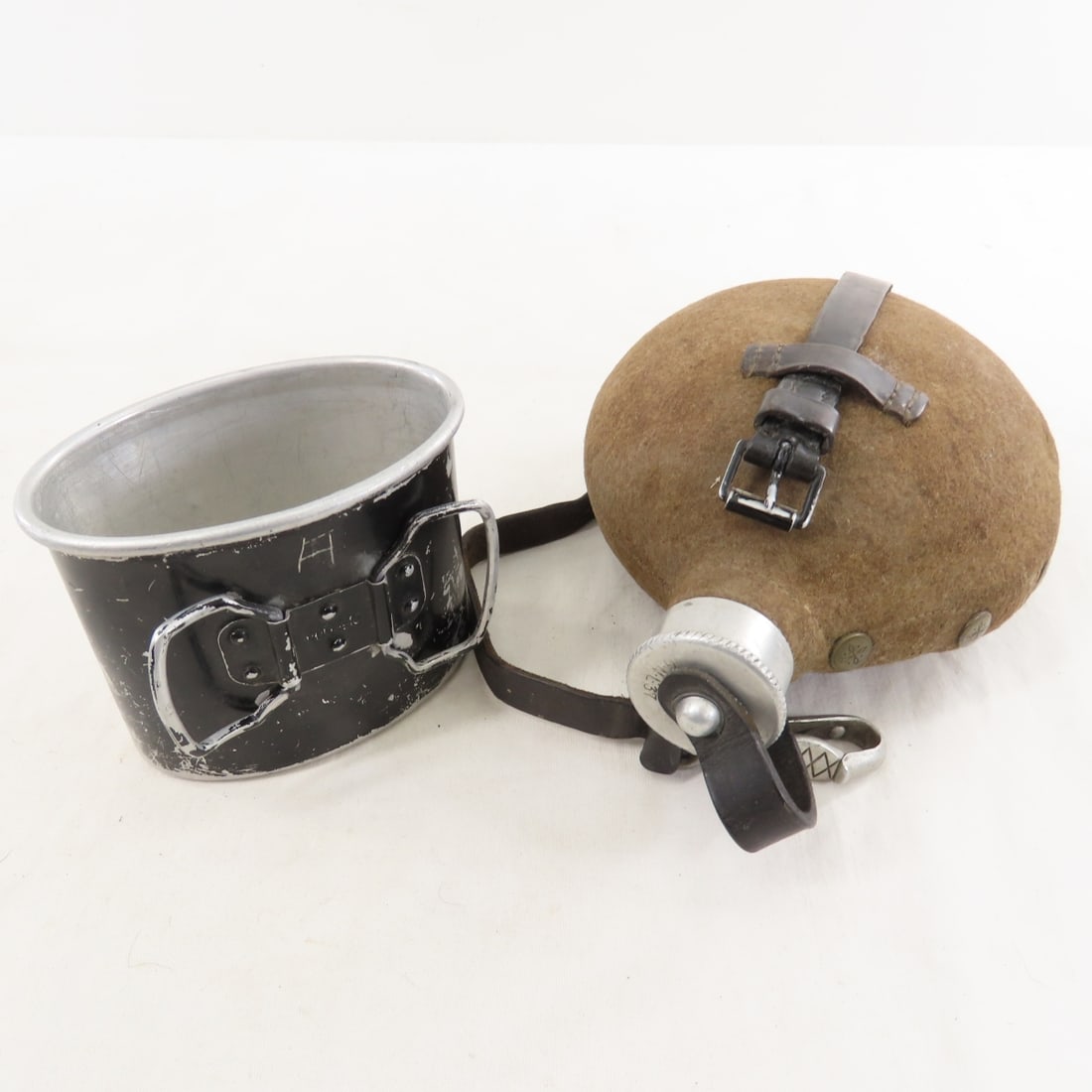 WWII German M31 Canteen with cup - 13