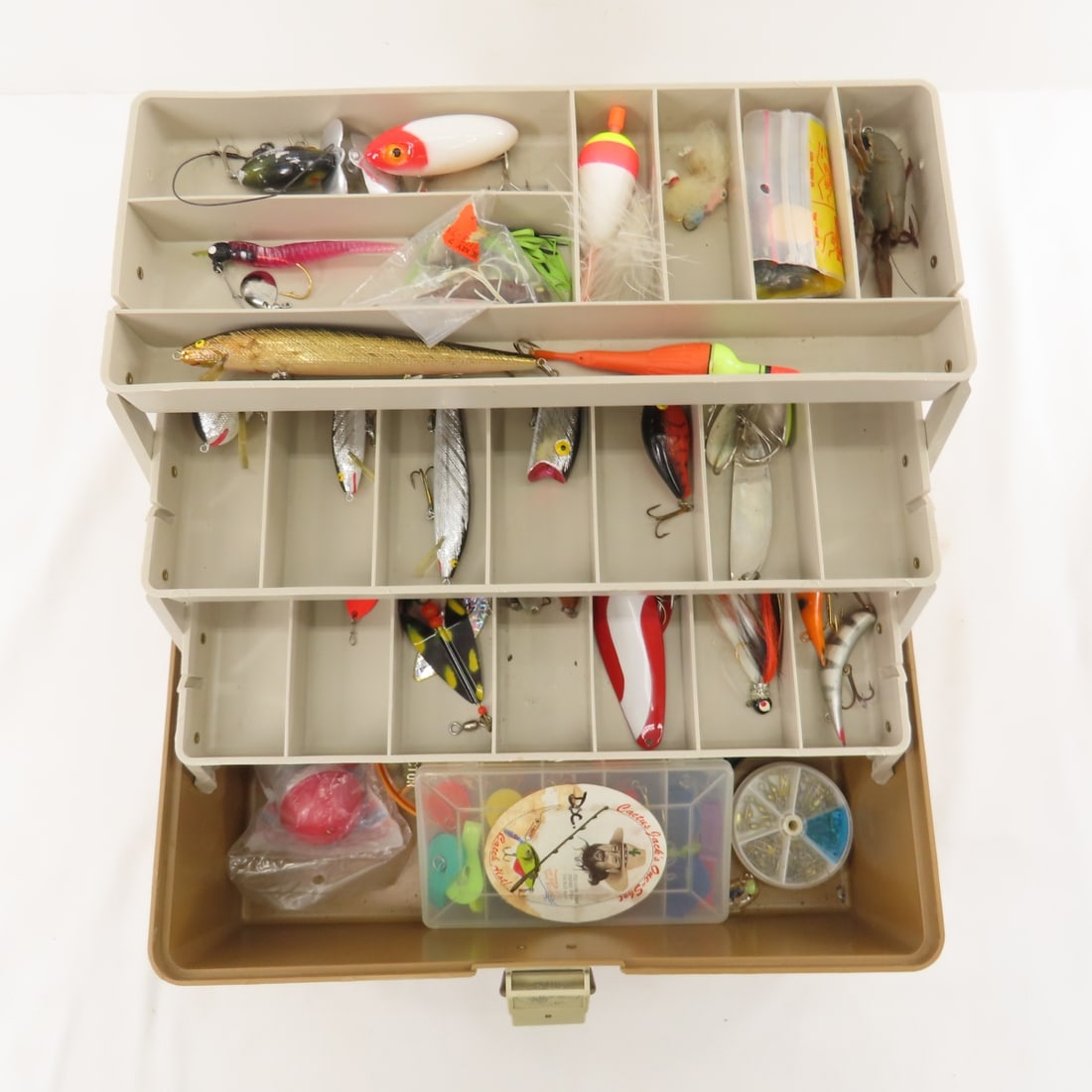 Plano 4830 Tackle Box with Lures & Gear: Plano 4830 Tackle Box with Lures & Gear - LOT SIZE: 15x8x8" 6 LBS All information and photos, which are part of the description) are intended to be as accurate as possible, but errors are possible.