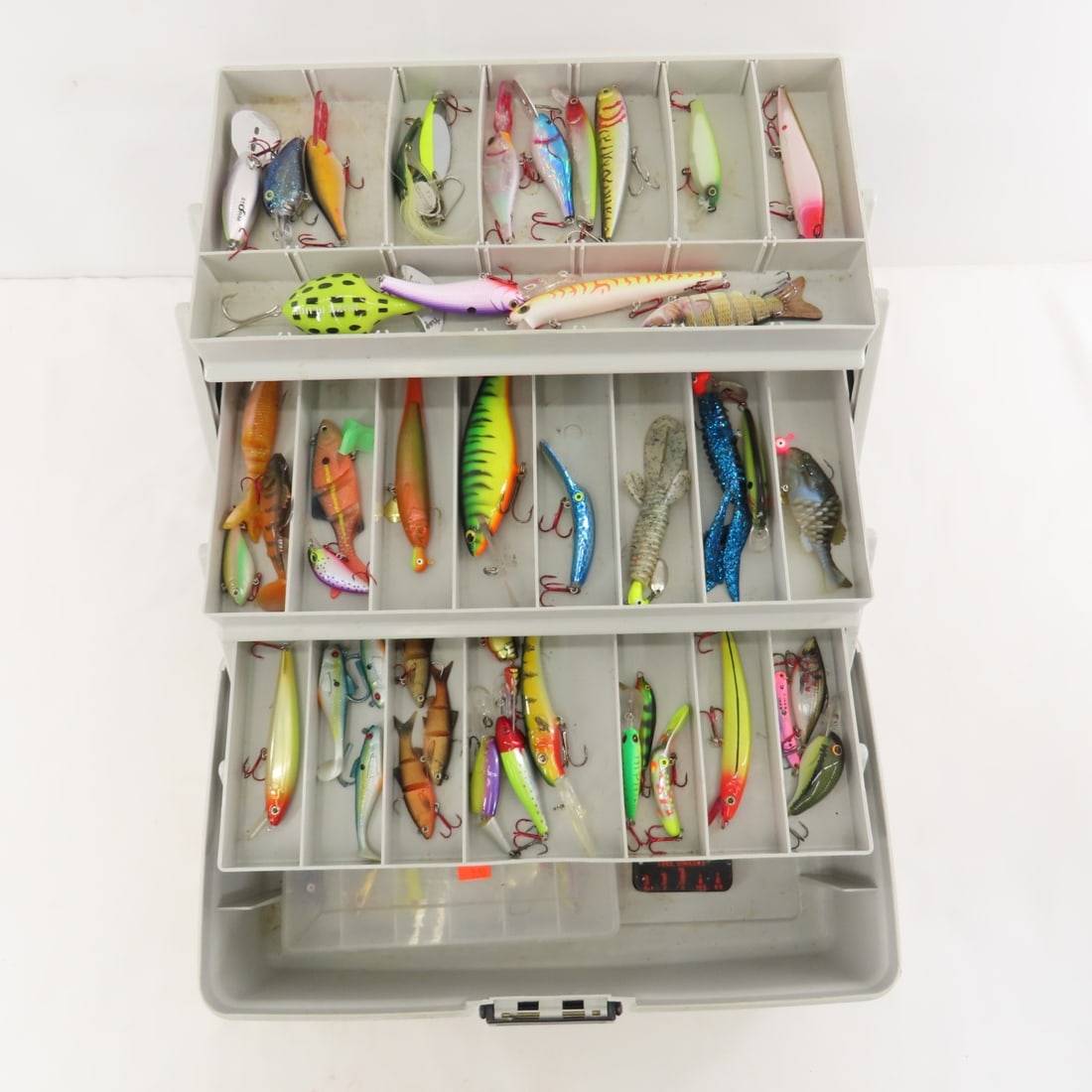 Flambeau Plastic Tackle Box with Lures & Gear: Flambeau Plastic Tackle Box with Lures & Gear - LOT SIZE: 18x9x9" 5 LBS All information and photos, which are part of the description) are intended to be as accurate as possible, but errors are possib