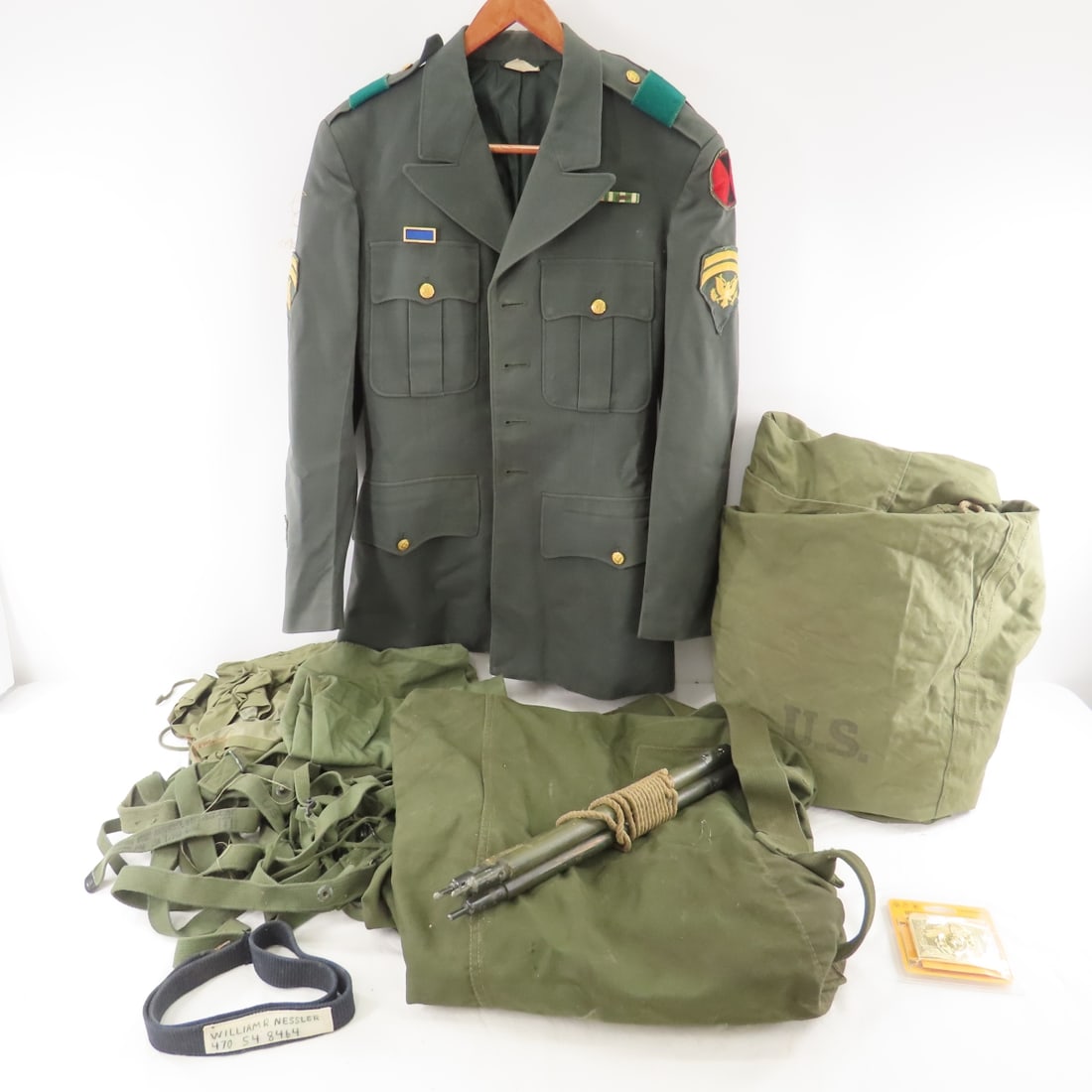 US Military Jacket, Canvas Shelter, Straps, Duffle: US Military Jacket, Canvas Shelter, Straps, Duffle - LOT SIZE: 18x18x12" 12 LBS All information and photos, which are part of the description) are intended to be as accurate as possible, but errors