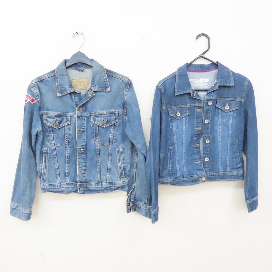 Merona & American Eagle Denim Jackets size Med: Merona & American Eagle Denim Jackets size Med - Merona has tag, American Eagle no tag but about the same size. LOT SIZE: 12x12x6" 5 LBS All information and photos, which are part of the description)