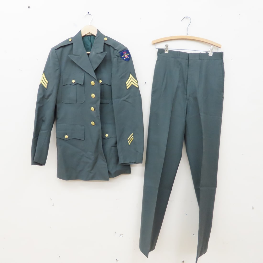 3 Vintage US Army Dress Jackets & Trousers - 2