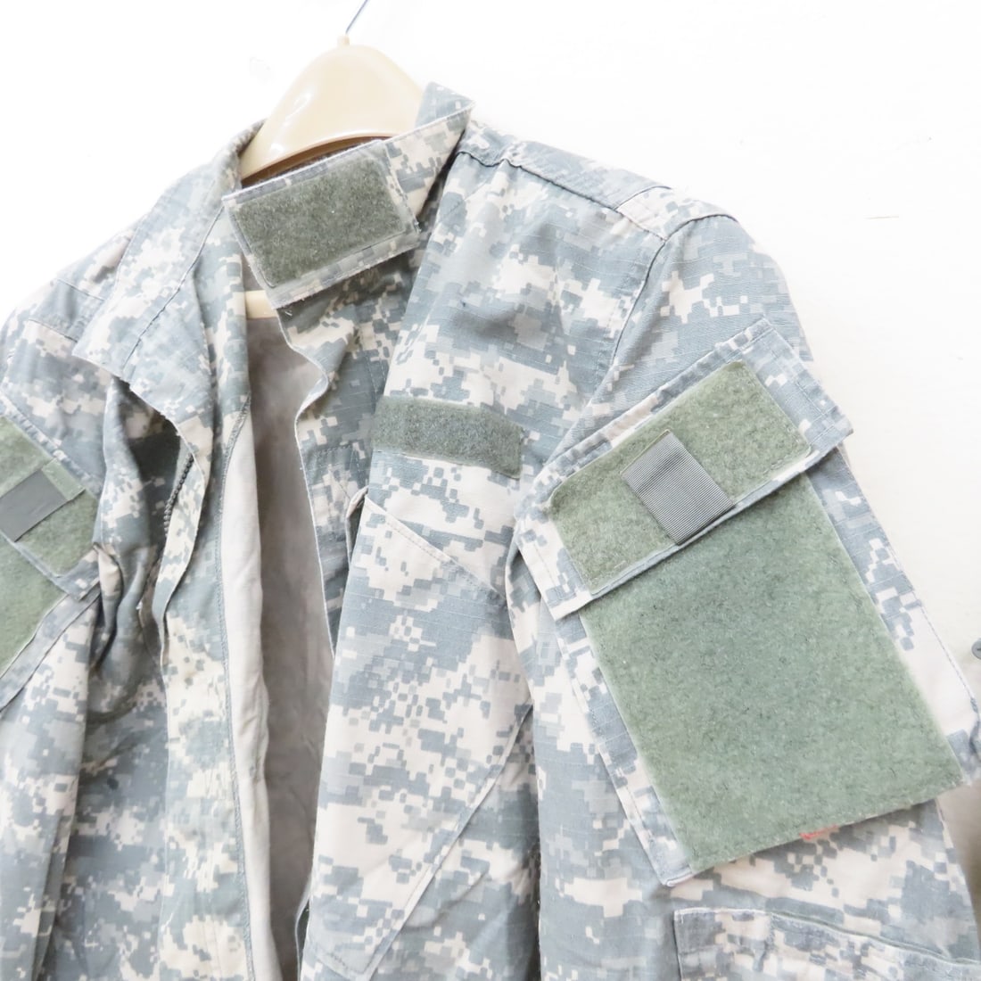 4 US Army 8090/9404 UCP Camo M/L Jackets/Pants - 3