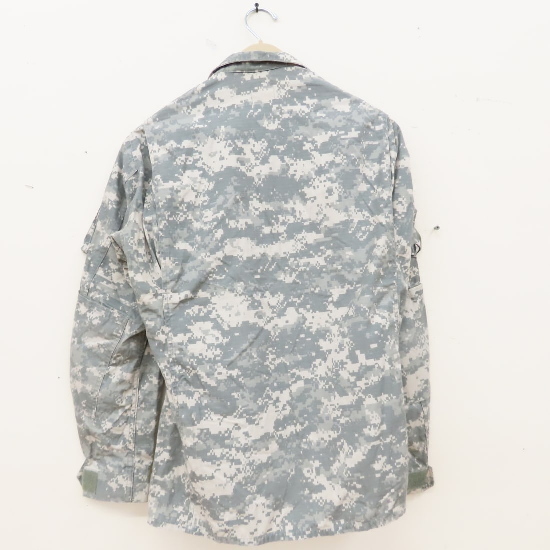 4 US Army 8090/9404 UCP Camo M/L Jackets/Pants - 5
