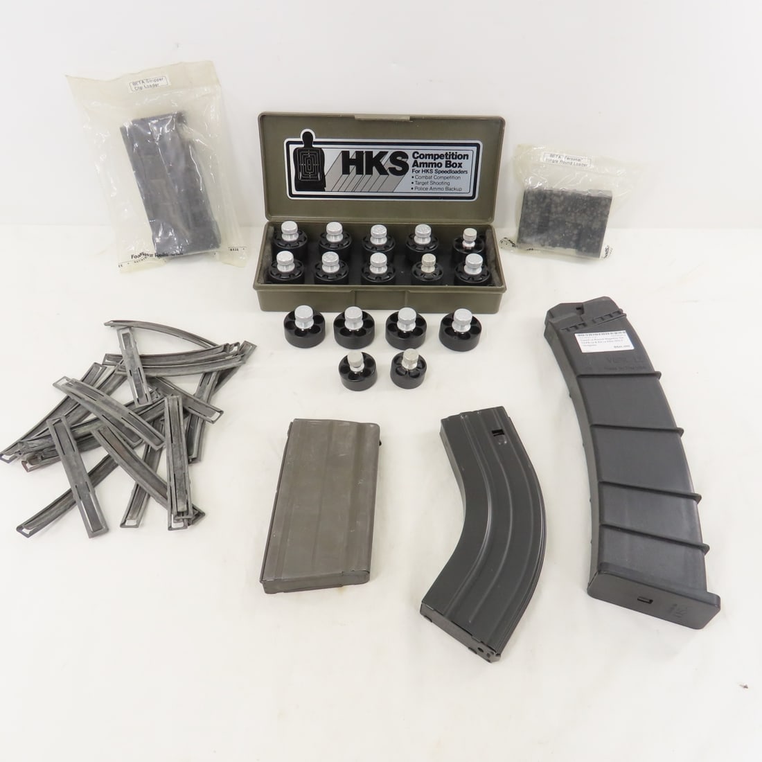 Speed Loaders, Magazines, Stripper Clips & Loaders: Speed Loaders, Magazines, Stripper Clips & Loaders - LOT SIZE: 12x10x4" 4 LBS All information and photos, which are part of the description) are intended to be as accurate as possible, but errors are