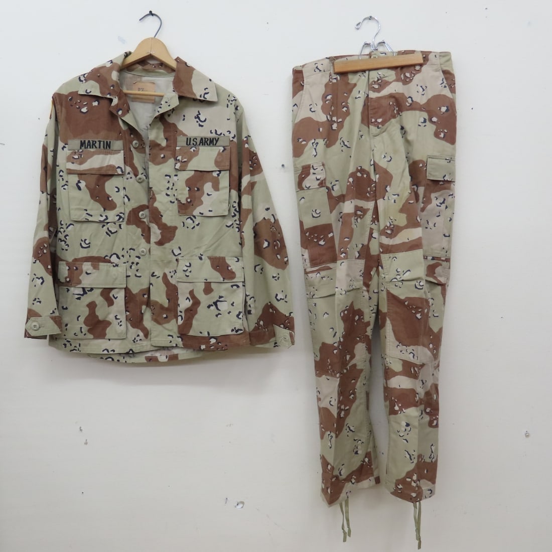 3 US Army Desert Camo Jackets & Trousers Med-Reg - 2
