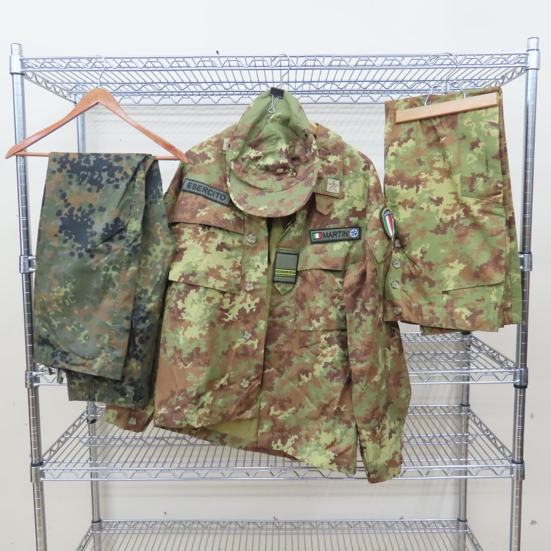 Italian Army Digital Camo Jacket, Trousers, Hat: Italian Army Digital Camo Jacket, Trousers, Hat - Roughly Size 46 US. Italian Jacket/Trousers, Hat Possibly Unused & 1pr German Military Trousers Approximately 34" Waist, 31.5" Inseam. LOT SIZE: 14x16