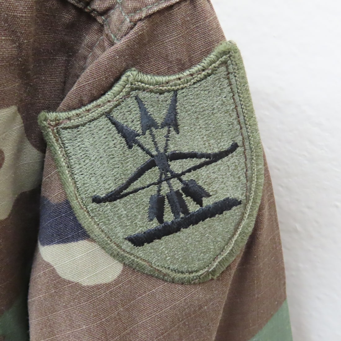6 US Army Woodland Camo Field Coats, Trousers M - 7