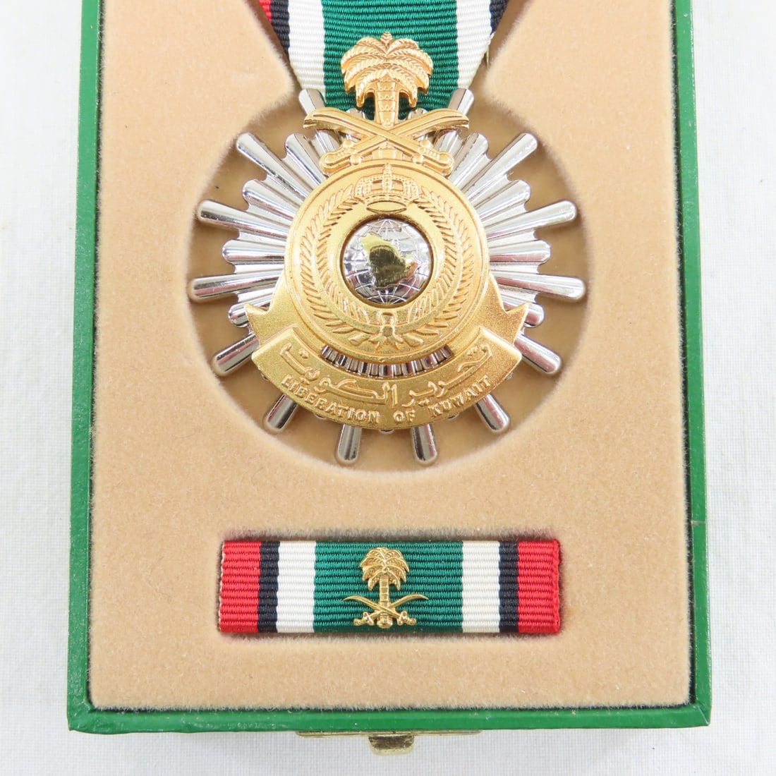 5 US Military Medals in Cases, Masonic & Others - 3