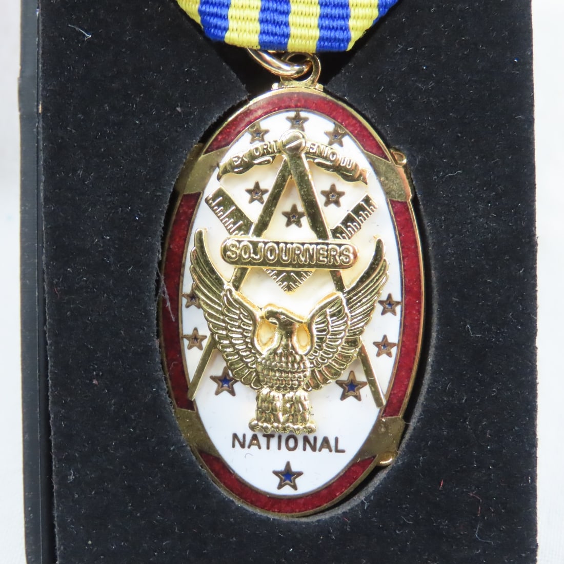 5 US Military Medals in Cases, Masonic & Others - 7