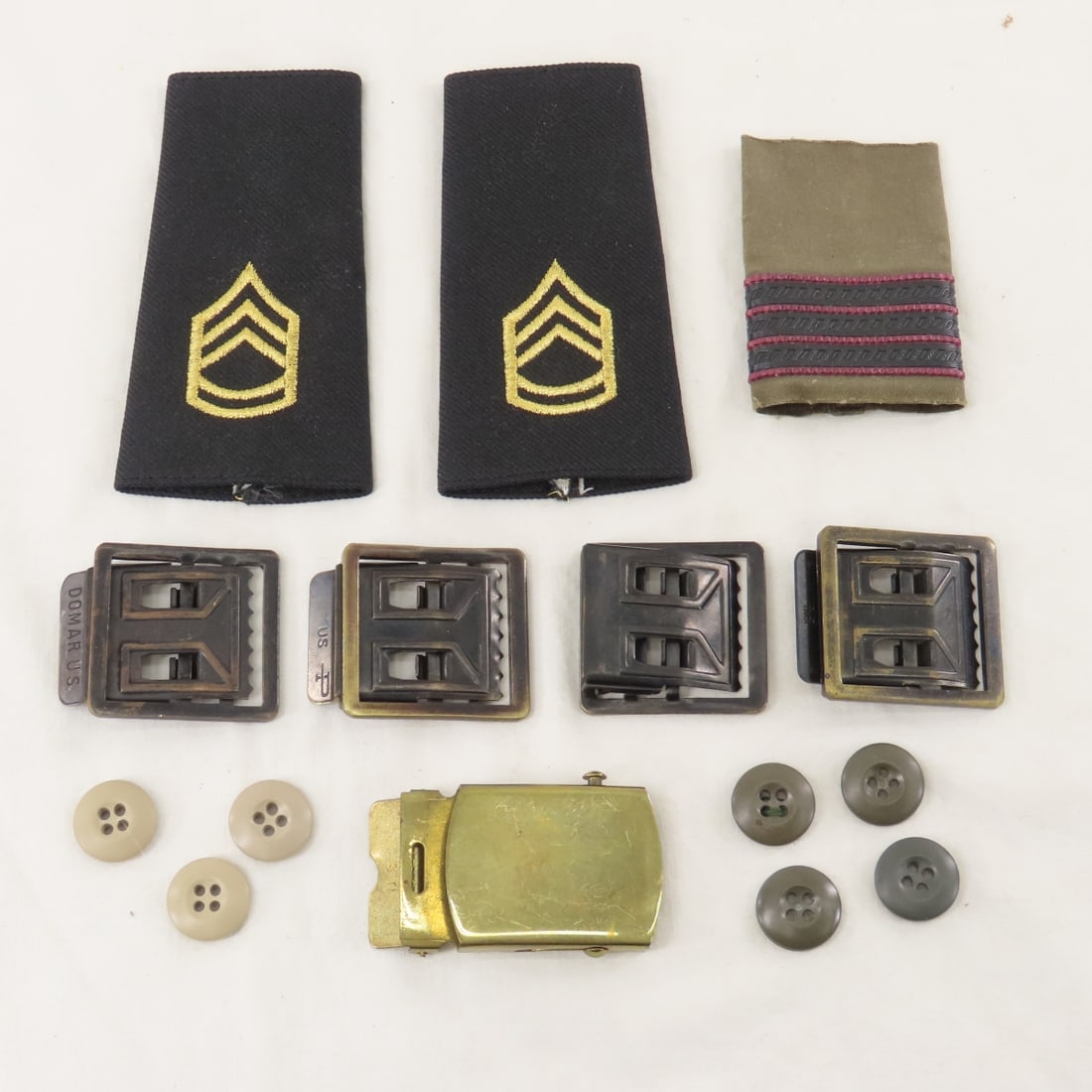Collection of Military Pins, Bars, Insignia & Case - 8