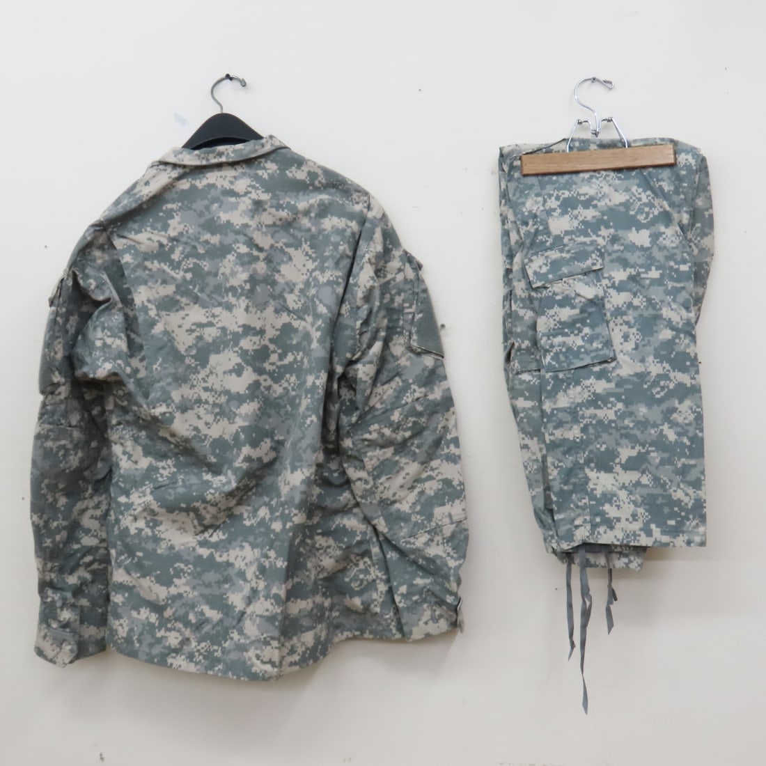 4 US Army ACU Jackets & Trousers UCP Camo - 15