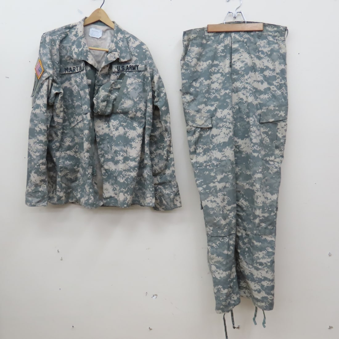 4 US Army ACU Jackets & Trousers UCP Camo - 2