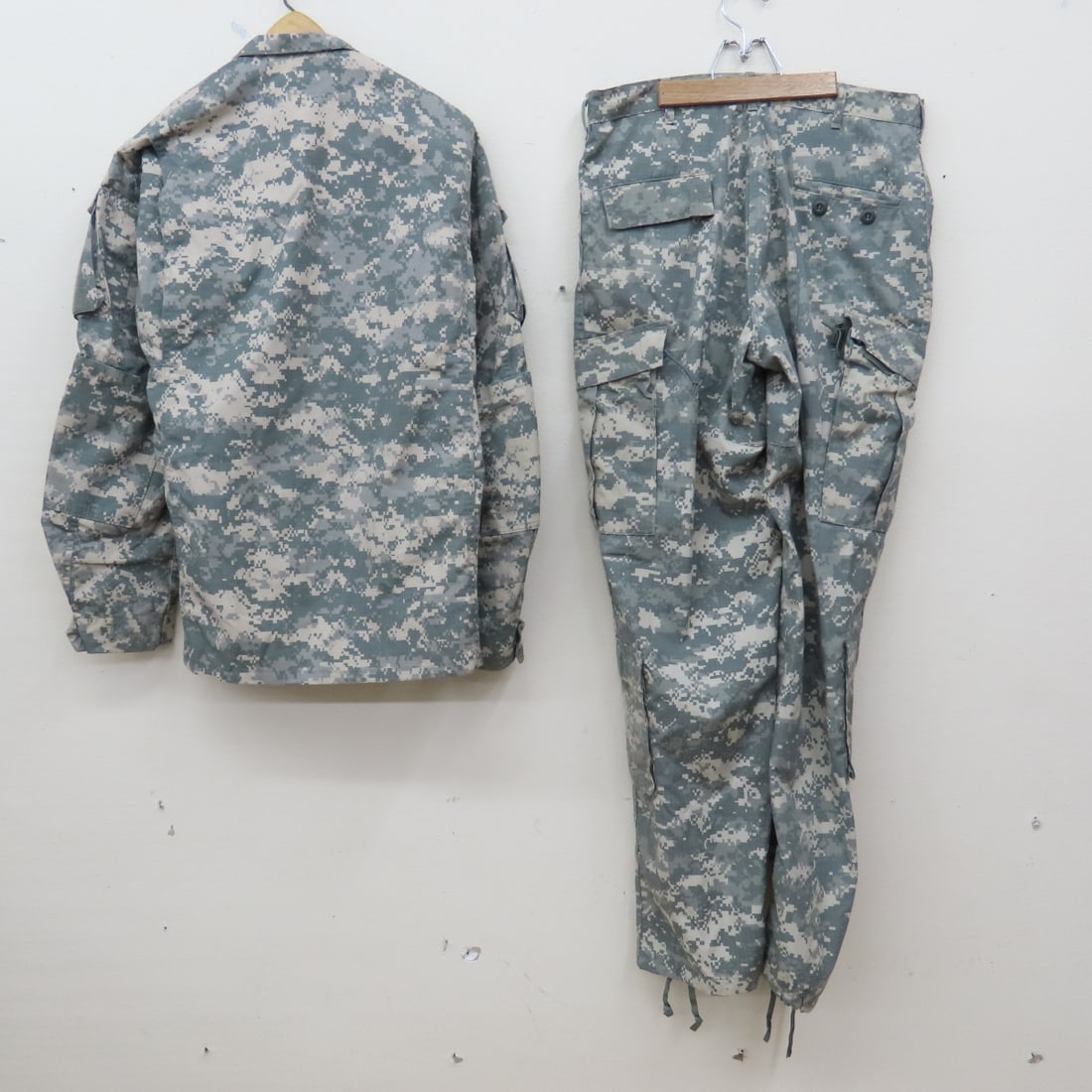 4 US Army ACU Jackets & Trousers UCP Camo - 3