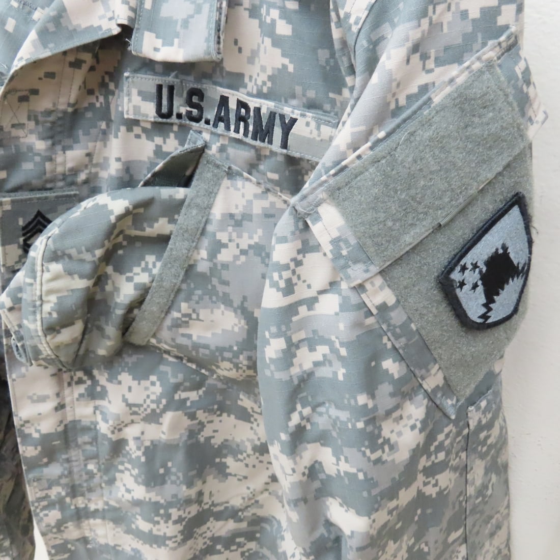 4 US Army ACU Jackets & Trousers UCP Camo - 4
