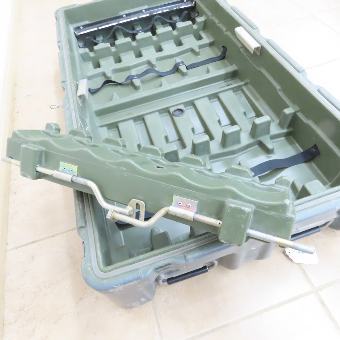 US Military Pelican Hardigg 12 Rifle Hard Case - 12