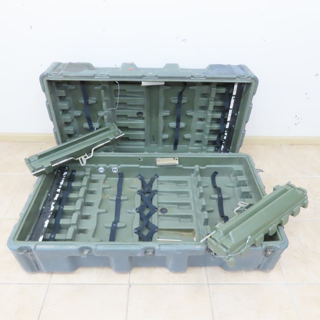 US Military Pelican Hardigg 12 Rifle Hard Case: US Military Pelican Hardigg 12 Rifle Hard Case - PN 11214-4094-100 12 Rifle & Weapon Hard Transport Case. LOT SIZE: 43x23x17" 60 LBS All information and photos, which are part of the description) are