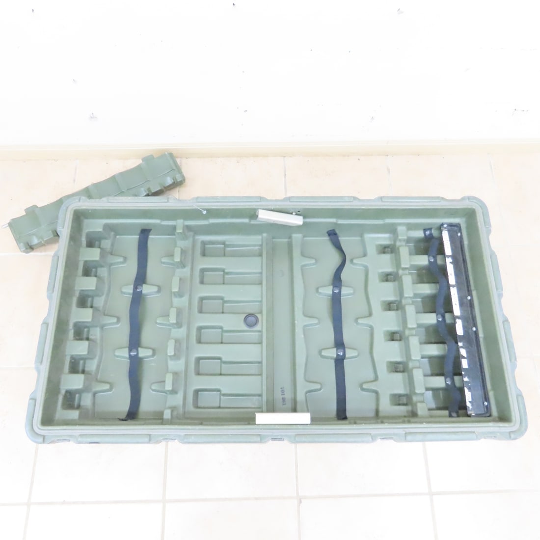 US Military Pelican Hardigg 12 Rifle Hard Case - 9