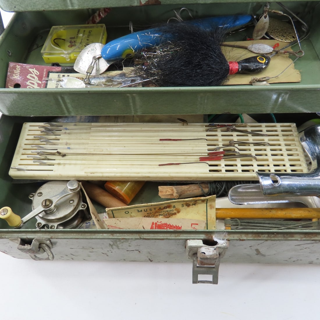 My Buddy Metal Tackle Box with lures & Gear - 8