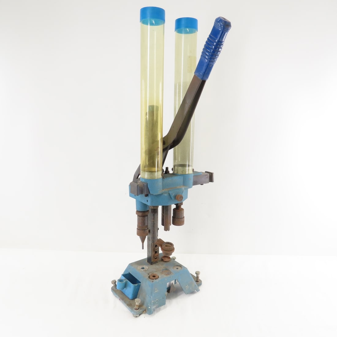 Pacific DL-155 Shotshell Reloading Press: Pacific DL-155 Shotshell Reloading Press - LOT SIZE: 28x12x10" 11 LBS All information and photos, which are part of the description) are intended to be as accurate as possible, but errors are