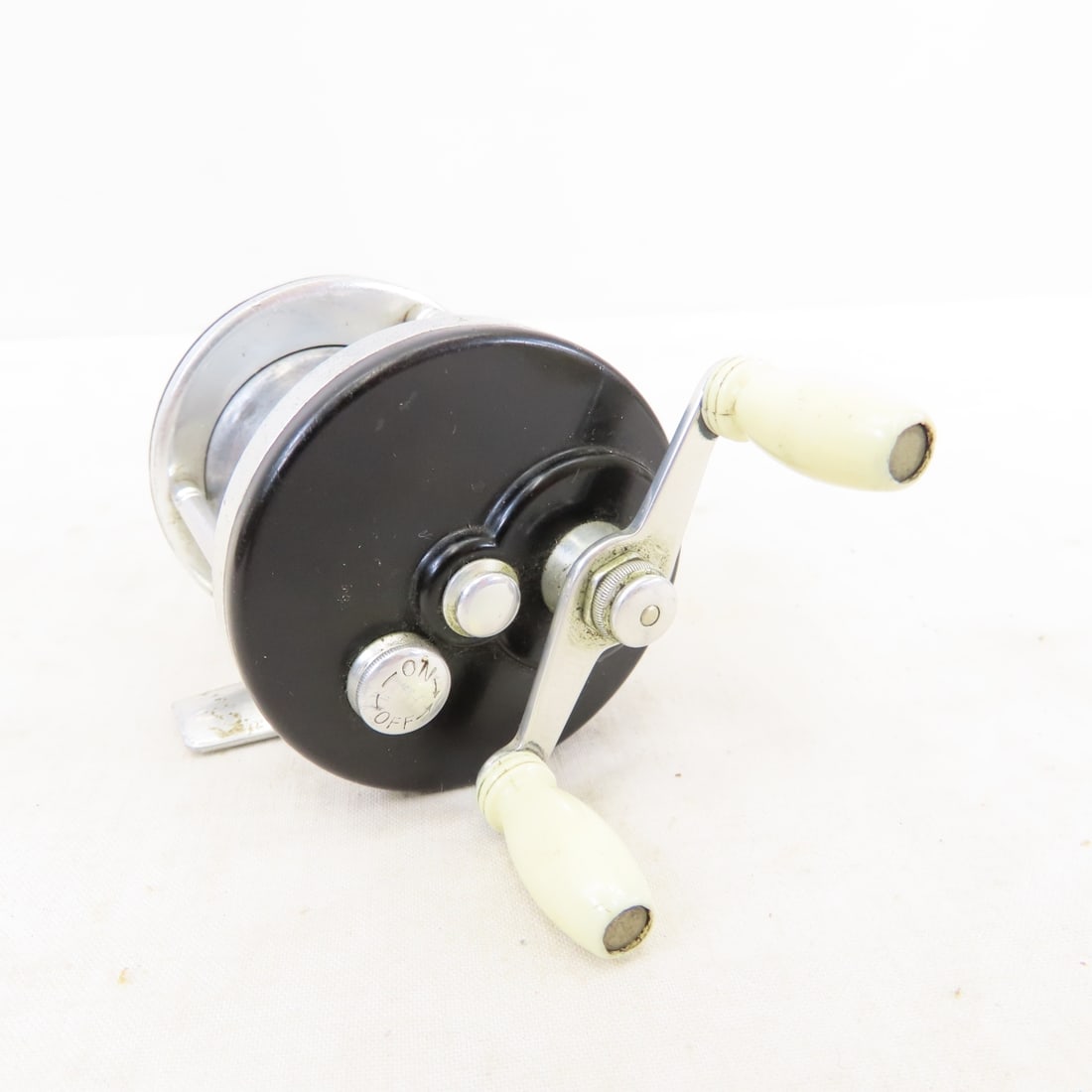 18 Vintage Baitcasting Reels, JA Coxe, Erie, Other - 17