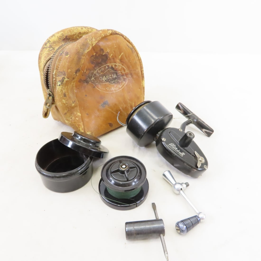 18 Vintage Open-Face Spinning Reels, Mitchell - 19