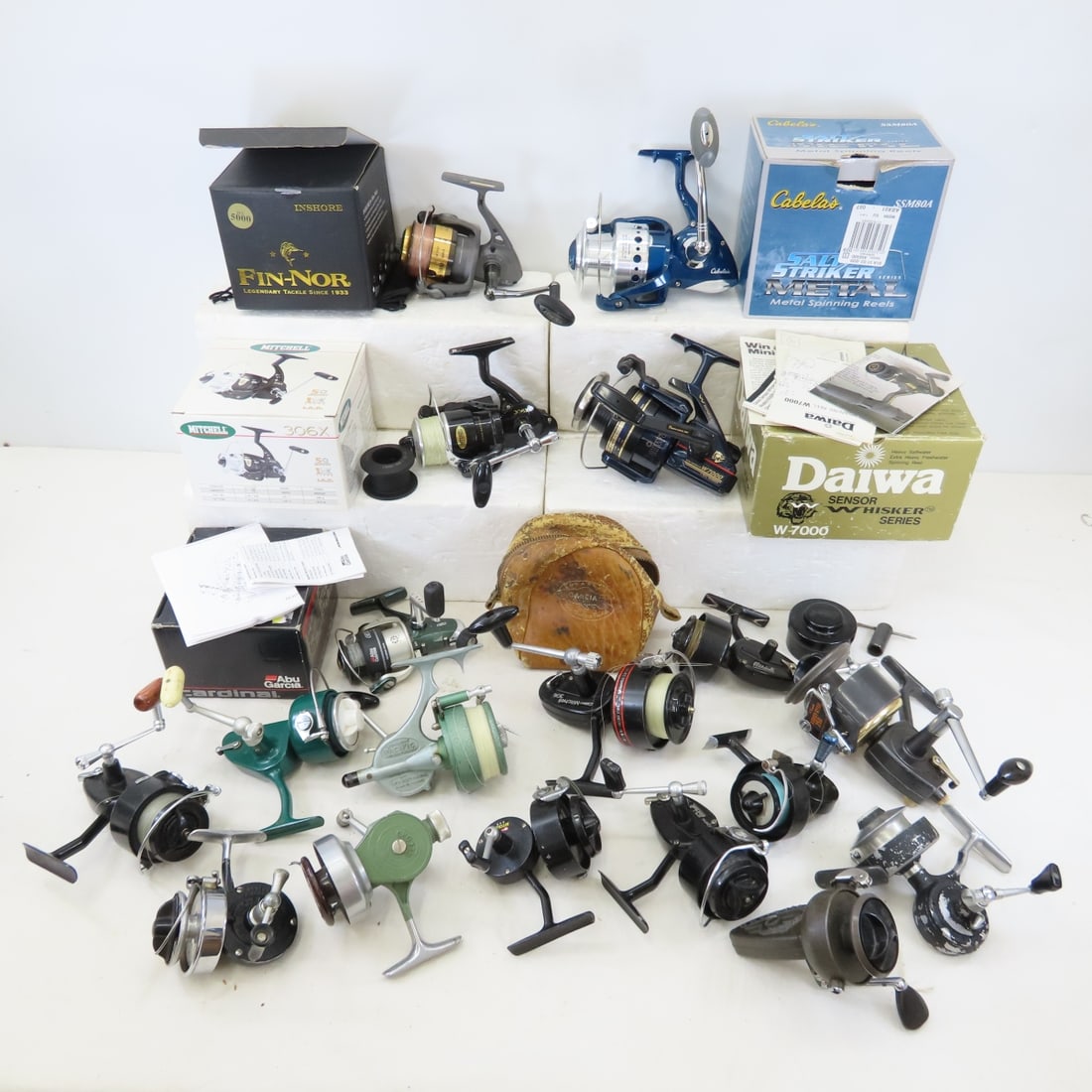 18 Vintage Open-Face Spinning Reels, Mitchell: 18 Vintage Open-Face Spinning Reels, Mitchell - Untested: Abu Garcia Cardinal in Box, Mitchell 306X in Box, Fin-Nor IFS 5000 in Box, Daiwa W7000 in Box, Cabela's Salt Striker Metal SSM80A, Roddy Gyro