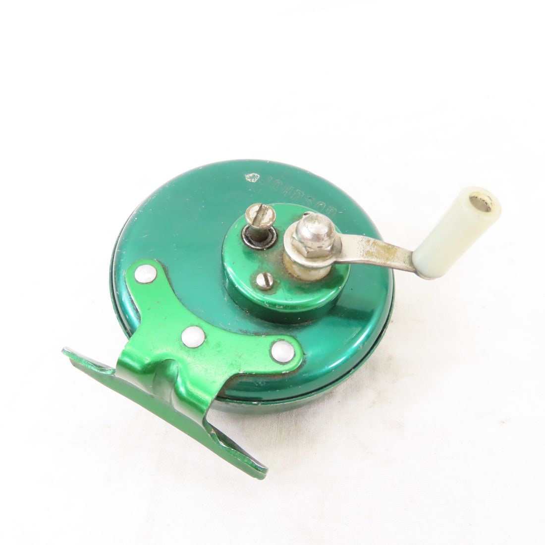 10 Vintage Closed-Face Fishing Reels, Johnson - 15
