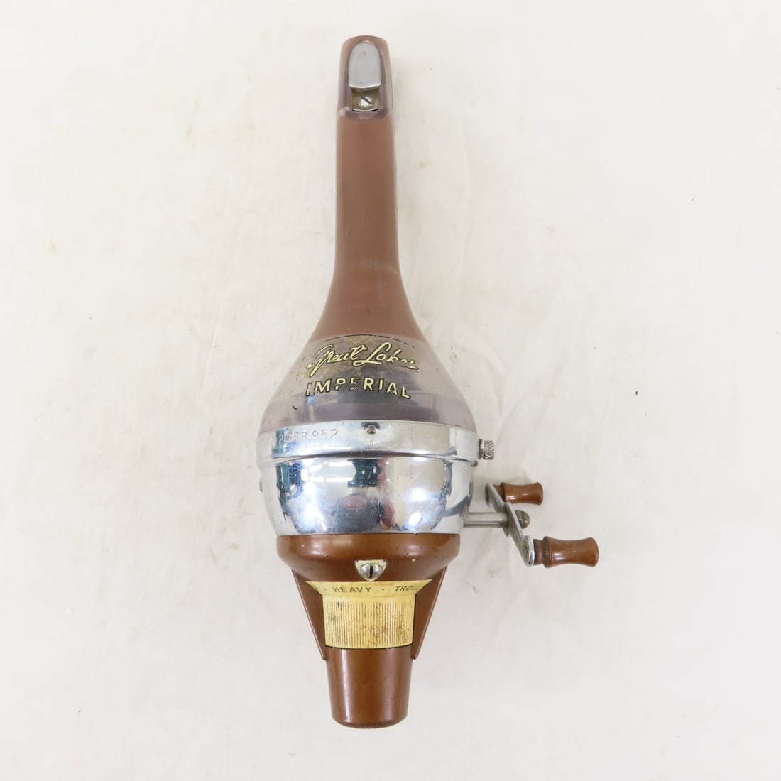 10 Vintage Closed-Face Fishing Reels, Johnson - 2