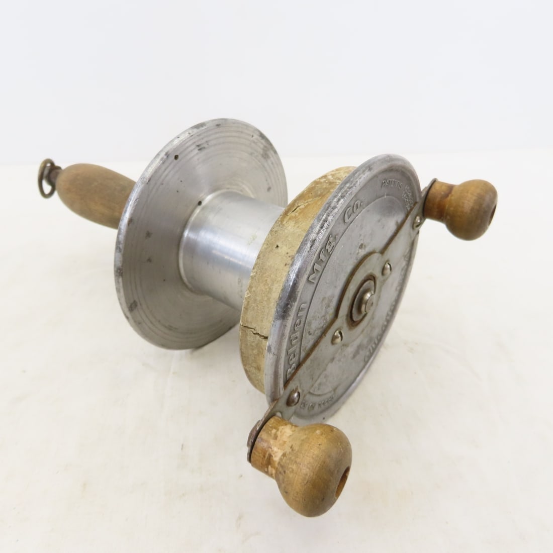 10 Vintage Closed-Face Fishing Reels, Johnson - 5