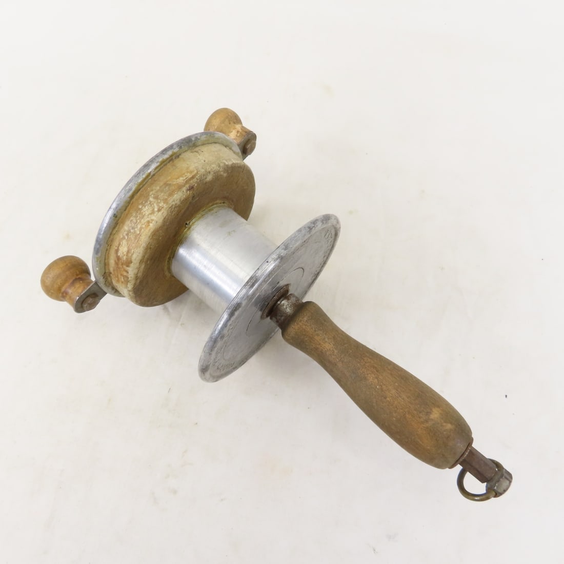10 Vintage Closed-Face Fishing Reels, Johnson - 7