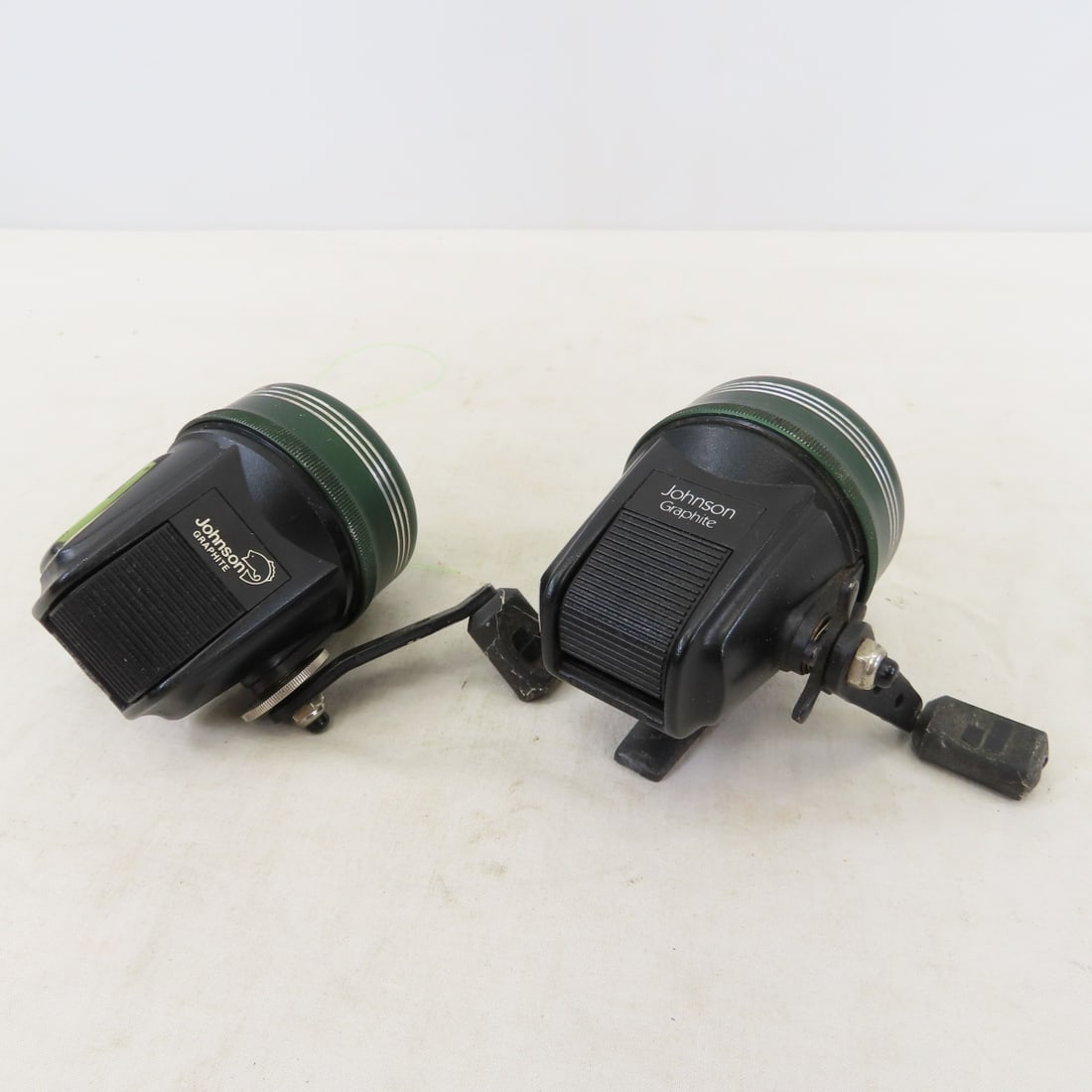 10 Vintage Closed-Face Fishing Reels, Johnson - 9