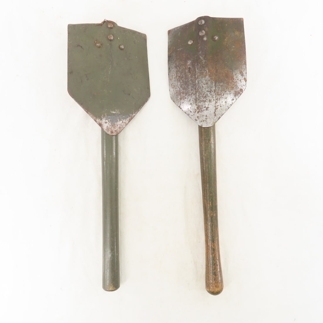 2 Vintage US Military Entrenching Tools - 4