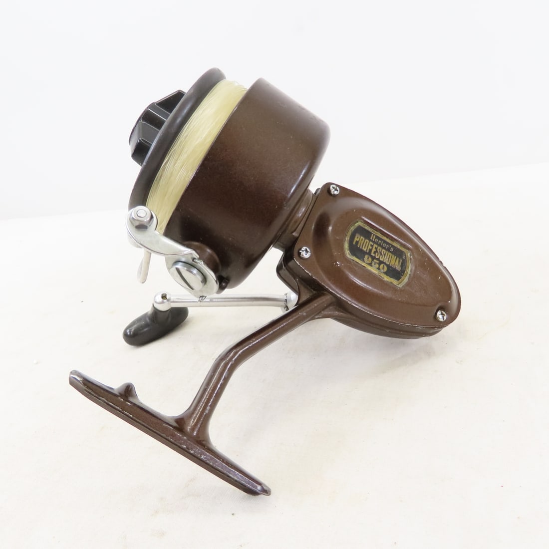 17 Vintage Open & Closed-Face Spinning Reels - 2