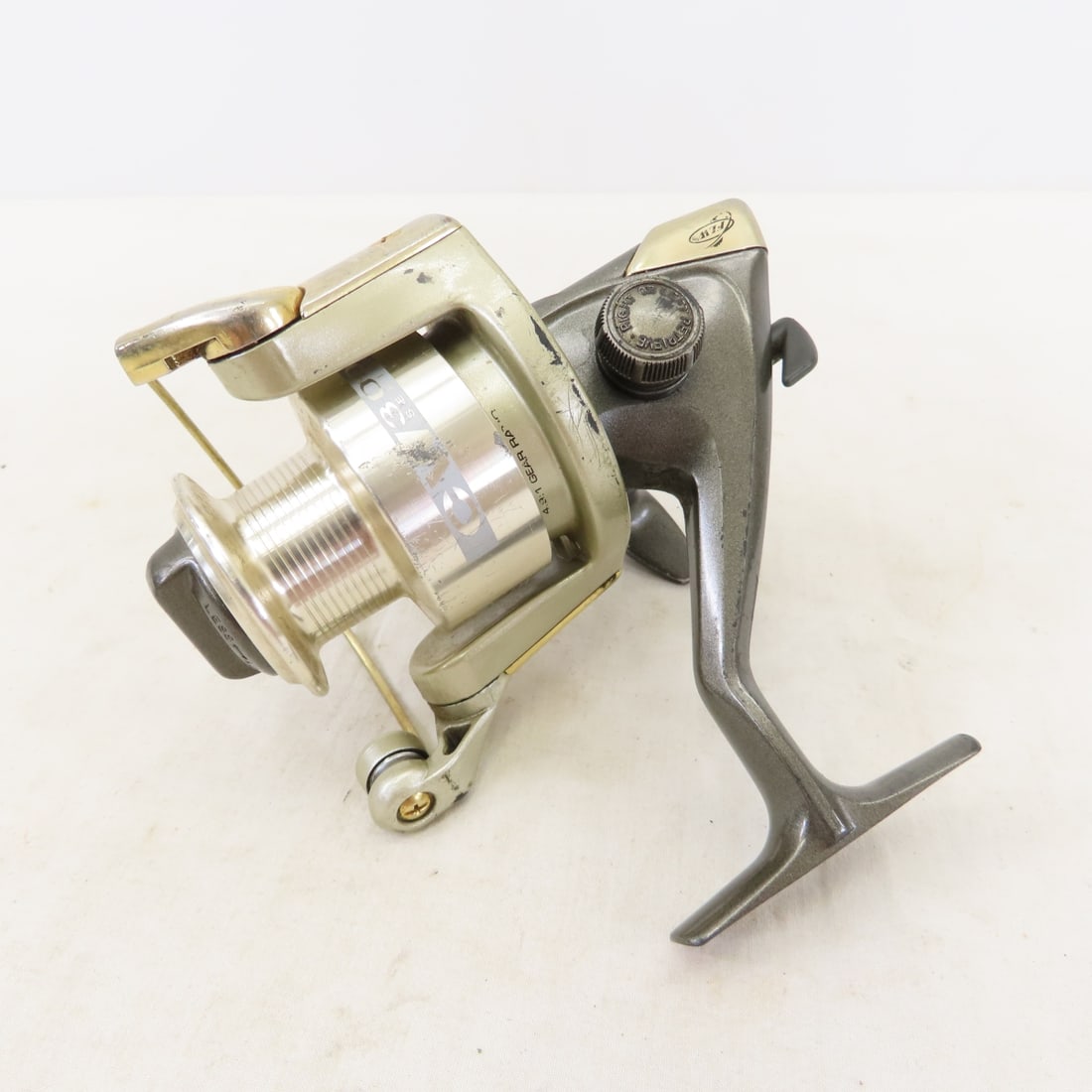 17 Vintage Open & Closed-Face Spinning Reels - 6