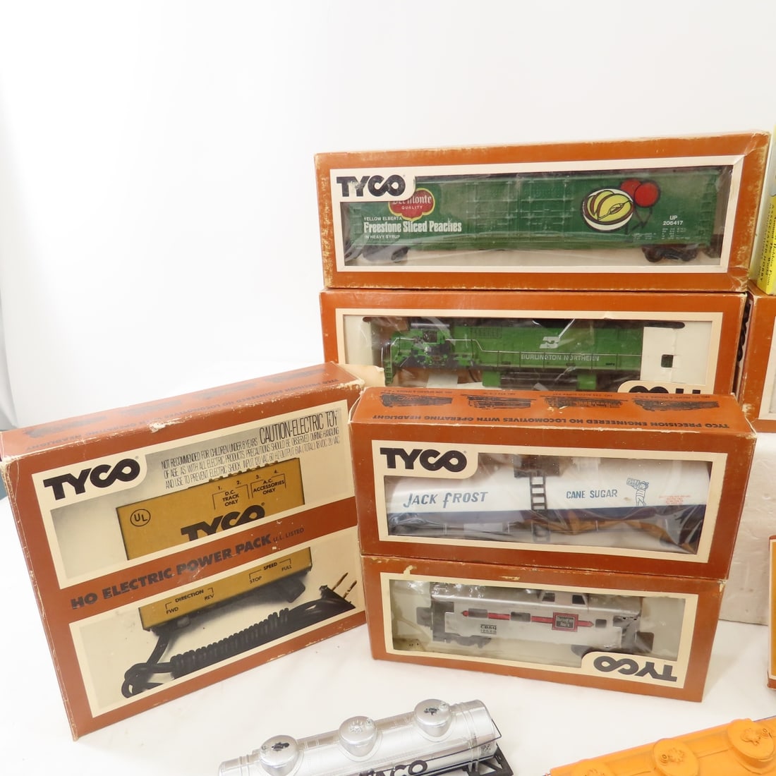 Tyco HO Scale Train Cars, 1776 Engine Track & More - 2