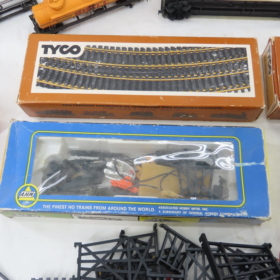 Tyco HO Scale Train Cars, 1776 Engine Track & More - 5