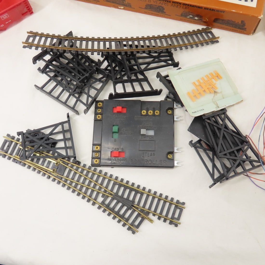 Tyco HO Scale Train Cars, 1776 Engine Track & More - 8