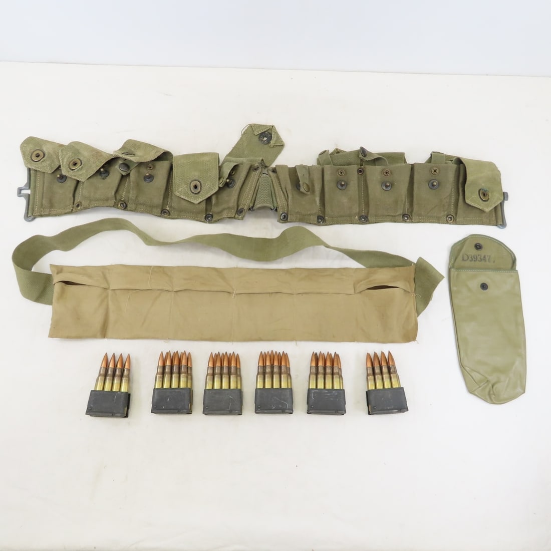 48 Rds 30-06, 6 En Bloc Clips, Belt & Tool Pouch: 48 Rds 30-06, 6 En Bloc Clips, Belt & Tool Pouch - WWII US Army M1 Garand Cartridge Belt & fabric belt, LOT SIZE: 16x6x6" 5 LBS All information and photos, which are part of the description) are