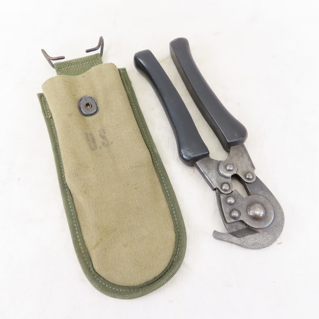 WWII US Wire Cutters & Entrenching Shovel - 9