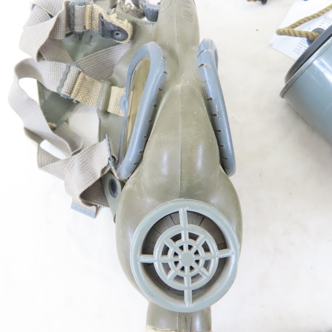 WWII US Lightweight Gas Mask, Filter & Bag - 4