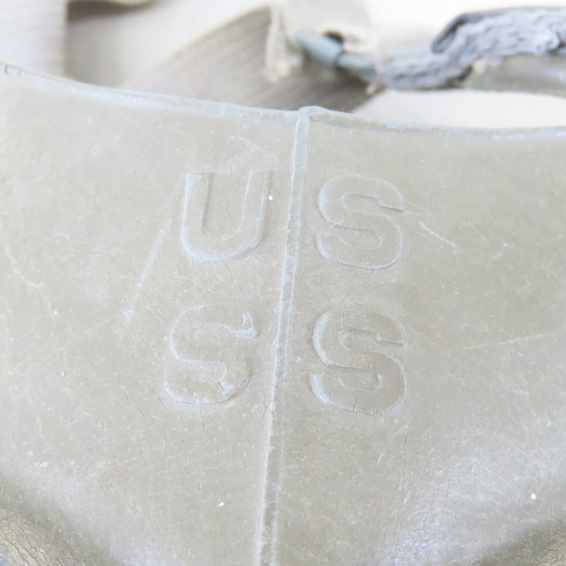 WWII US Lightweight Gas Mask, Filter & Bag - 6