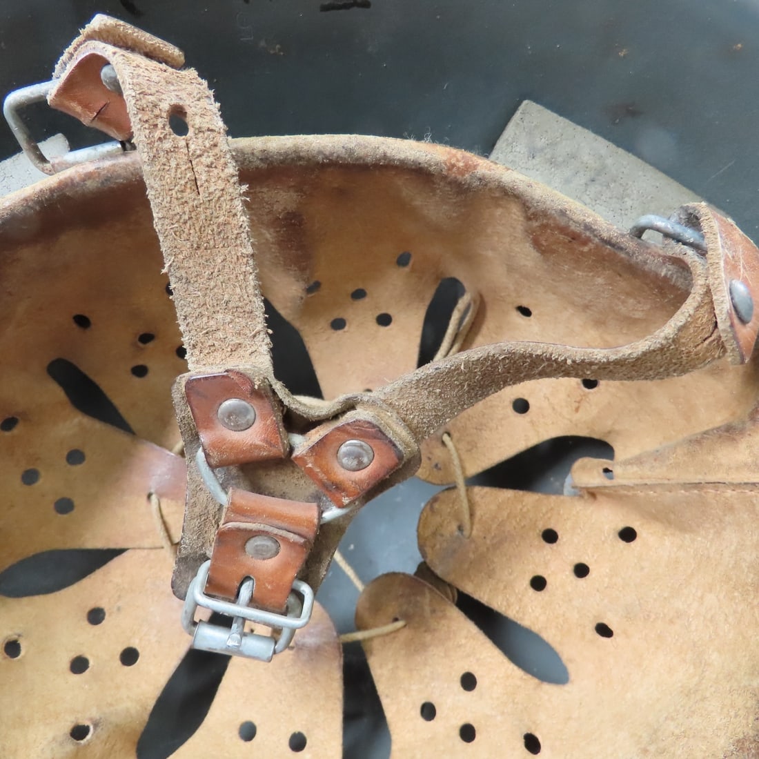 East German NVA M56 Helmet with liner & strap - 7