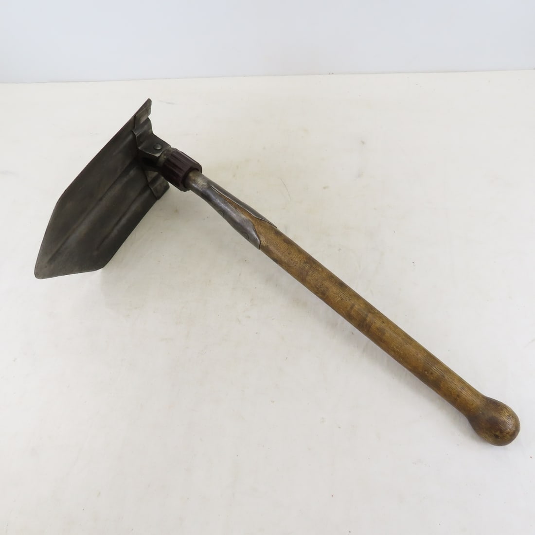 1939 German Folding Trench Shovel with Cover - 6