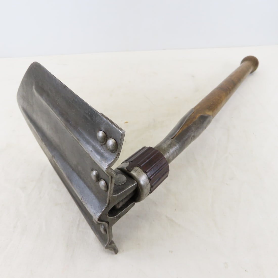 1939 German Folding Trench Shovel with Cover - 7