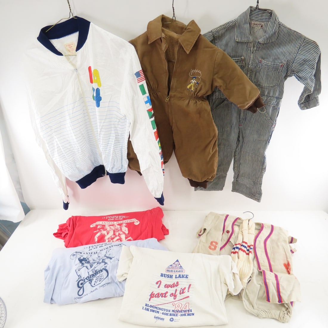 Vintage Youth Clothing: Vintage Youth Clothing - LOT SIZE: 16x12x6" All information and photos, which are part of the description) are intended to be as accurate as possible, but errors are possible. No item may be returned