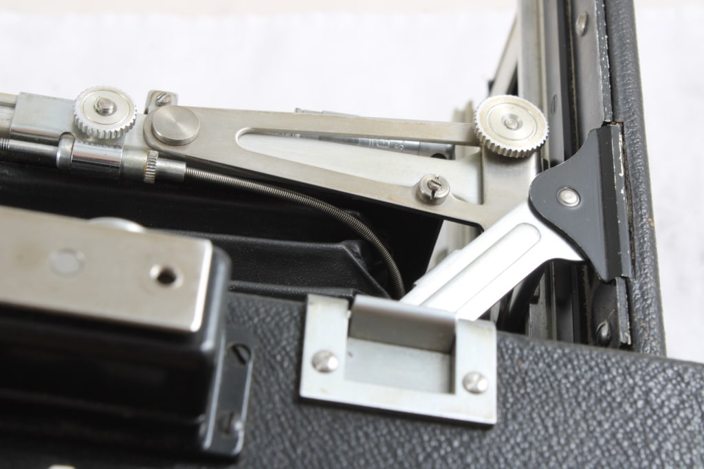Graflex Graphic Speed 4x5 View Camera with - 11